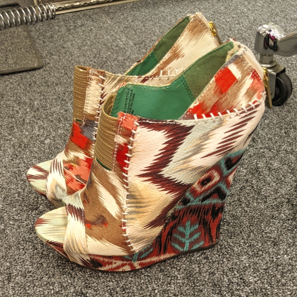Tribal print wedges